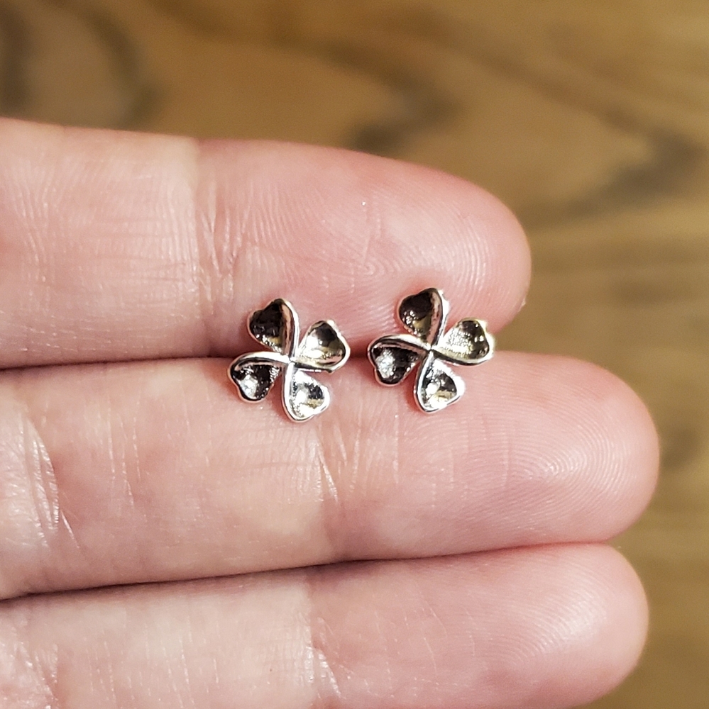 NWOT 925 Sterling Silver Four Leaf Clover Studs - Picture 3 of 6